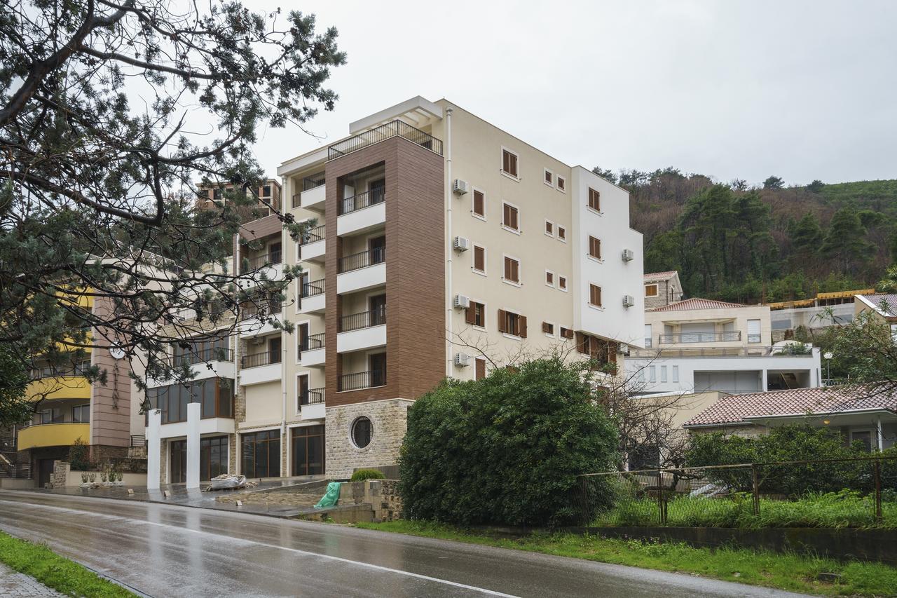 Apartments Lora Jadranskij Put Budva Luaran gambar