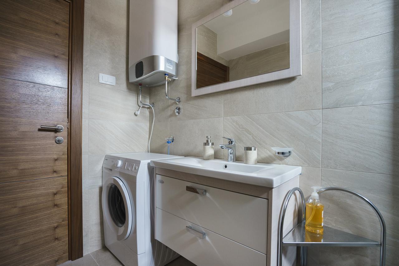 Apartments Lora Jadranskij Put Budva Luaran gambar